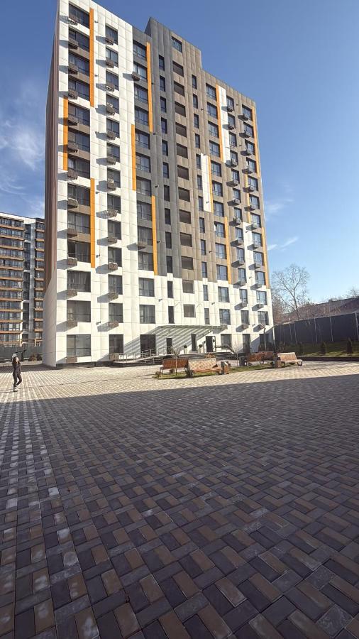 1 Room Apartment in Four Seasons - B&B Almaty