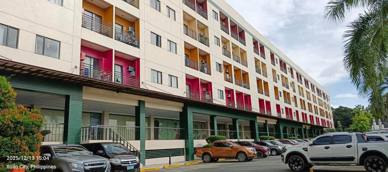 One Kaizer at Uptown - Bed and Breakfast Iloilo