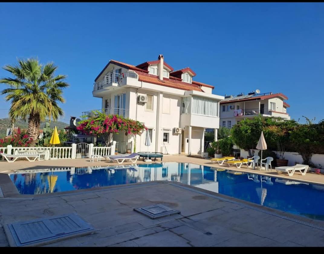 White Villa with Pool , Garden ,Balcony with Amazing panorama - B&B Fethiye