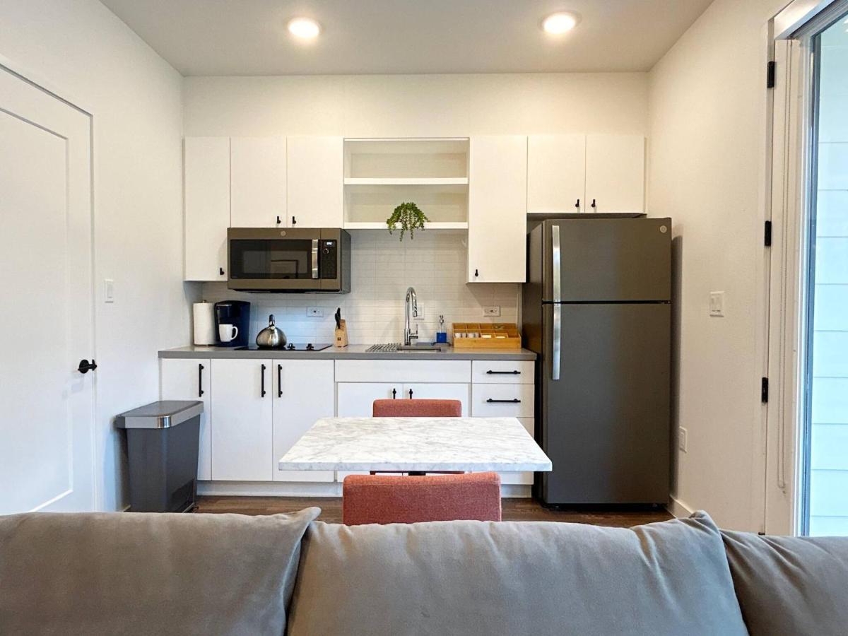 A'kasa Studio | Walk/bike to lake, Rainey & 6th St - B&B Austin