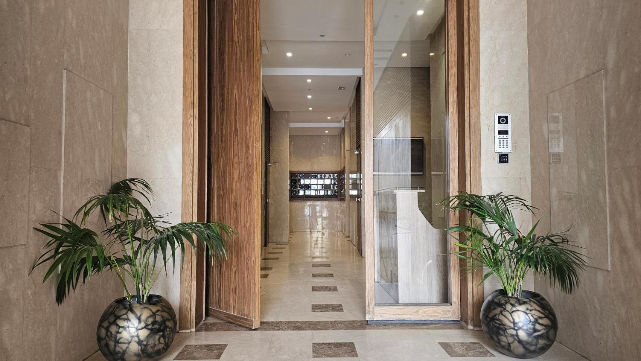 Stylish 3-Bedroom Apartment in Maarif - AC, Fast WiFi & Secure Parking - Chambres d'hôtes Casablanca