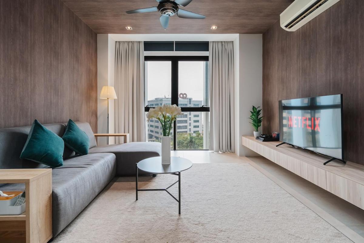 Stylish Muji Inspired Lumi Tropicana Apartment with KL Skyline View PS4 Console and Board Games B-22 - Chambres d'hôtes Petaling Jaya