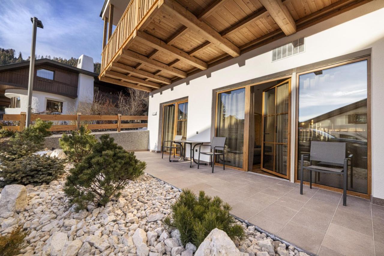 Two-Bedroom Apartment with Mountain View