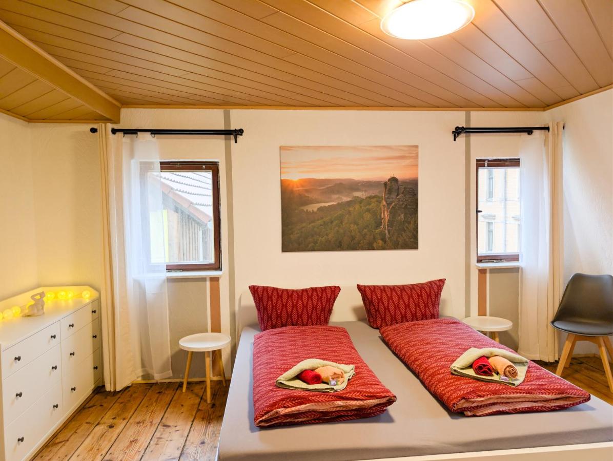 HW13-Urlaubsmagie - für bis zu 10P - Gemeinschaftsgarten mit Sauna & Pool - B&B Sebnitz