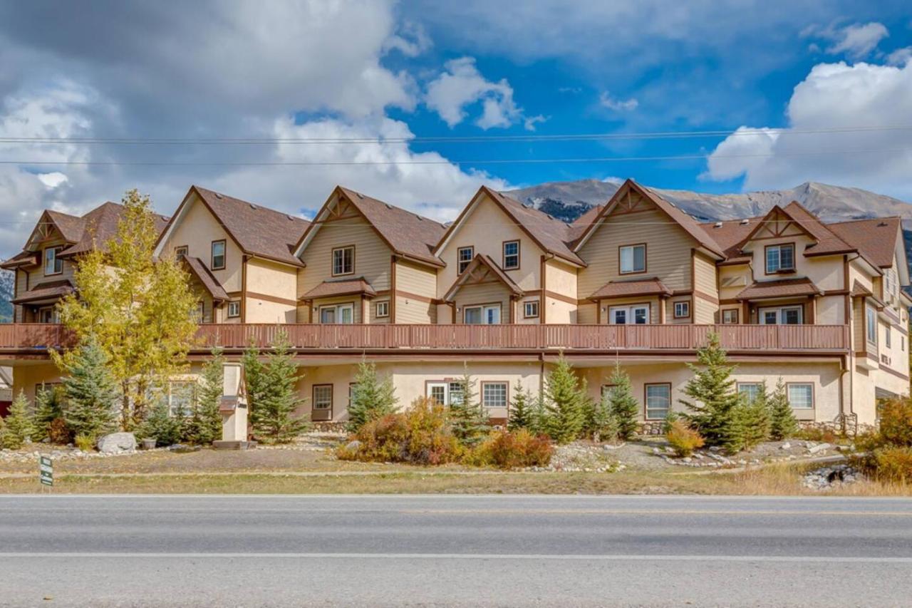 Cozy Condo in the Heart of Canmore - Chambres d'hôtes Canmore