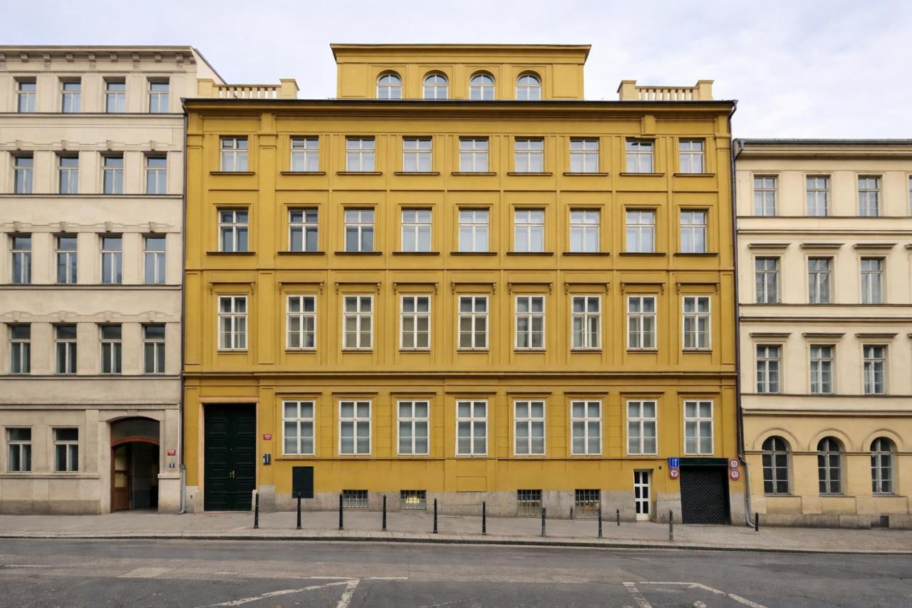 Quiet Stay and Parking - B&B Prague
