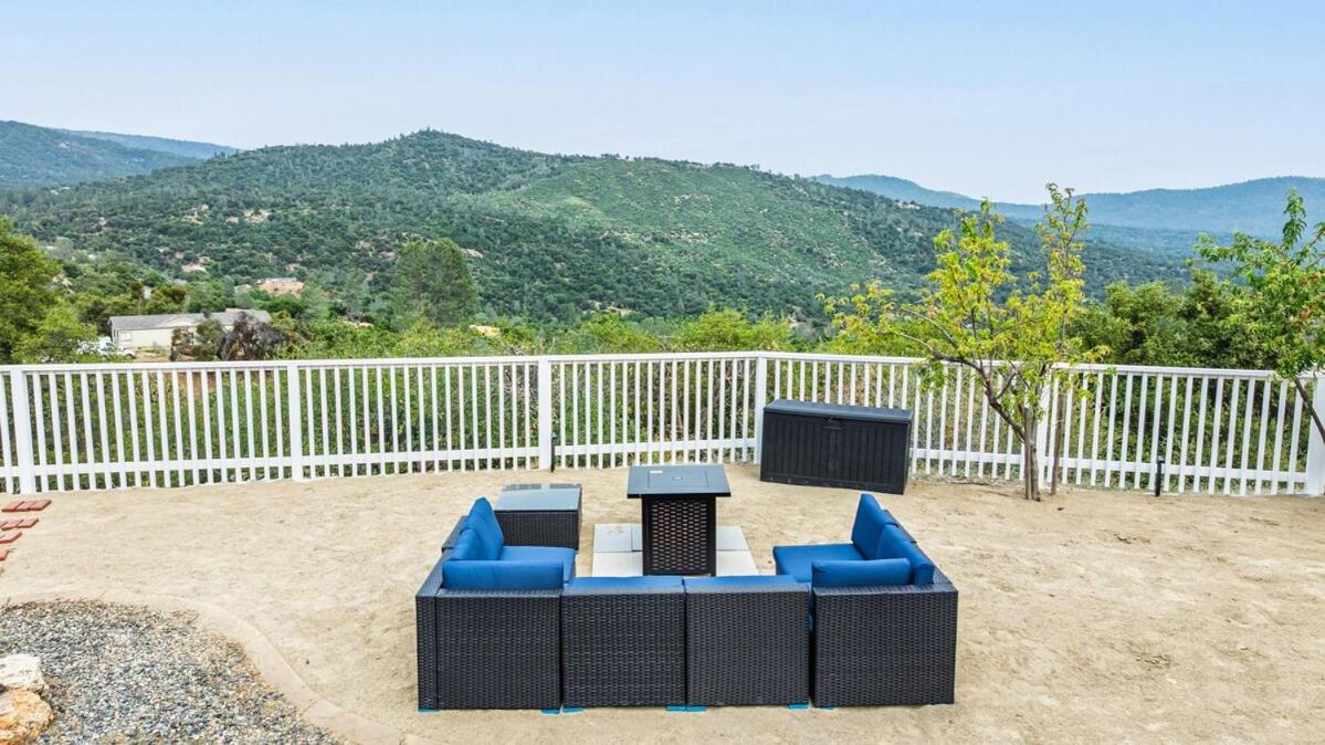 Amazing Views Hot Tub-Games-Fire pit 6BR Sleeps 20 - Chambres d’hôtes Oakhurst
