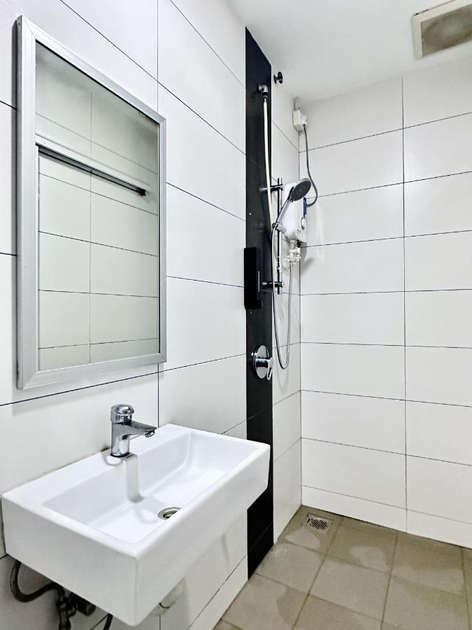 307 1B1B Nusa Bestari-Near Bkt Indah Riverview Inn - Chambres d'hôtes Johor Bahru