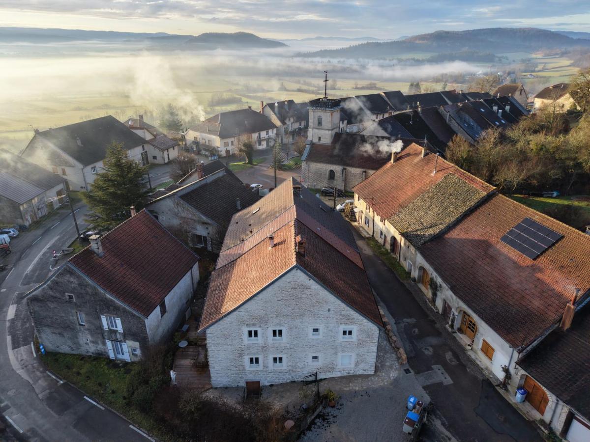 Ferme rénovée dans la région des lacs du Jura - Bed and Breakfast Châtillon