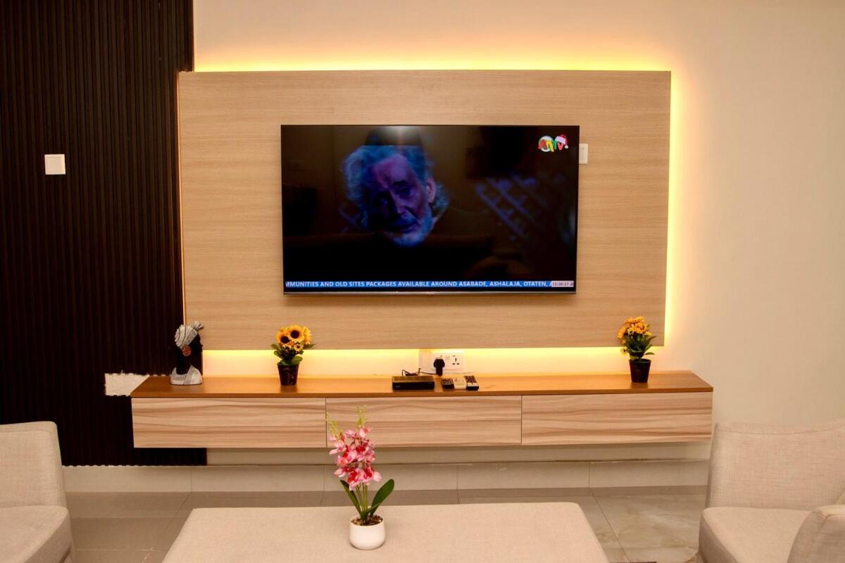 The Reach Africas Finest 2 bedroom apartment - B&B Accra