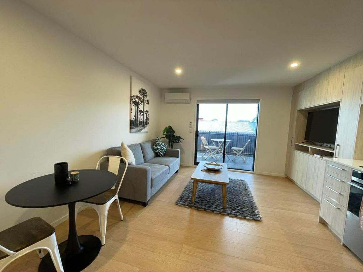Sunny Stylish City Unit - Bed and Breakfast Christchurch