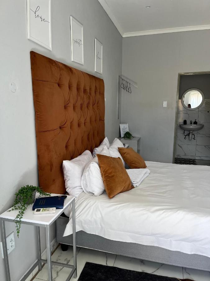 Deluxe Double Room (2 Adults + 1 Child)