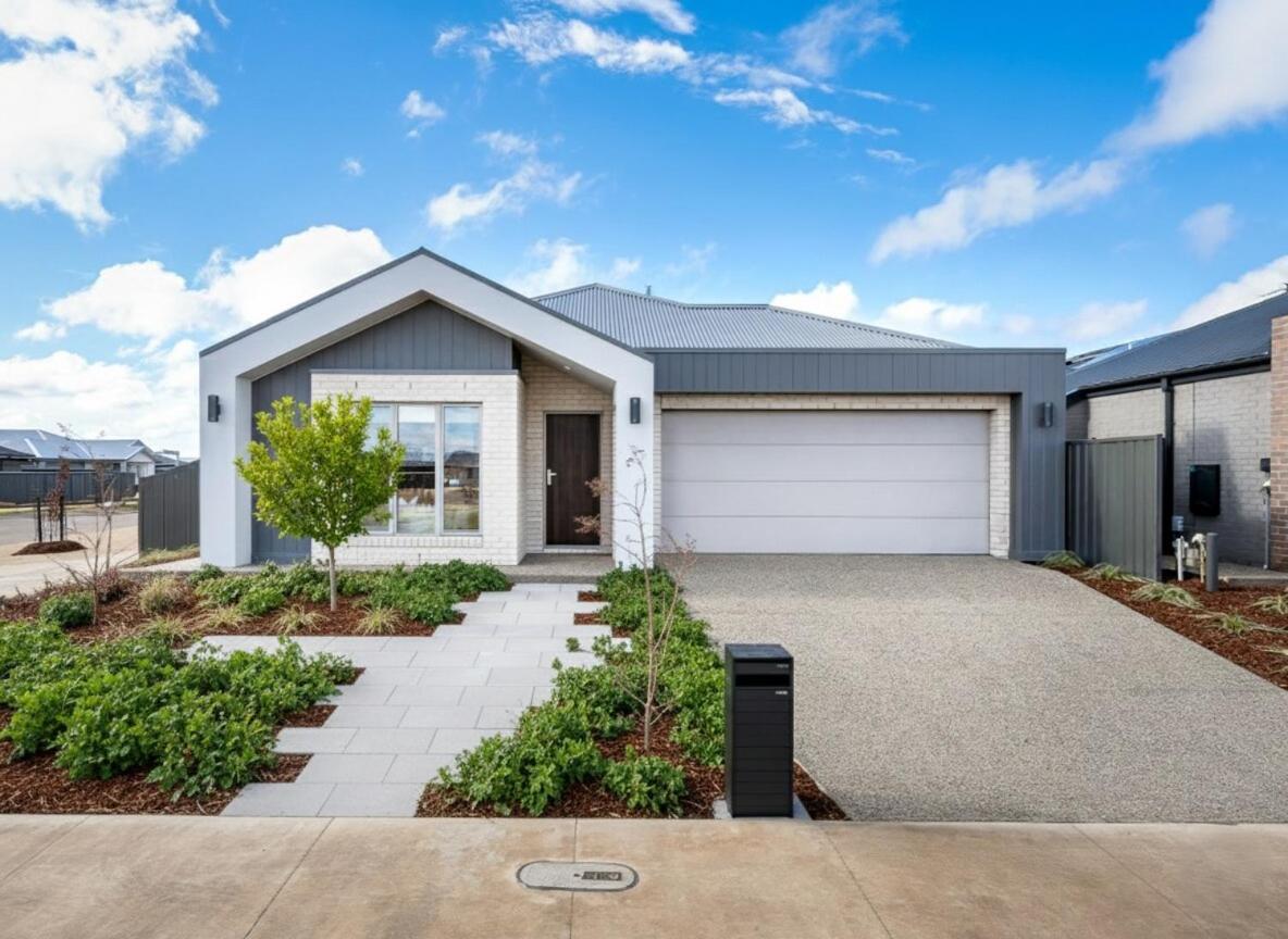Stylish 3BR Near GV Health, Golf & Sports Precinct - Chambres d'hôtes Shepparton