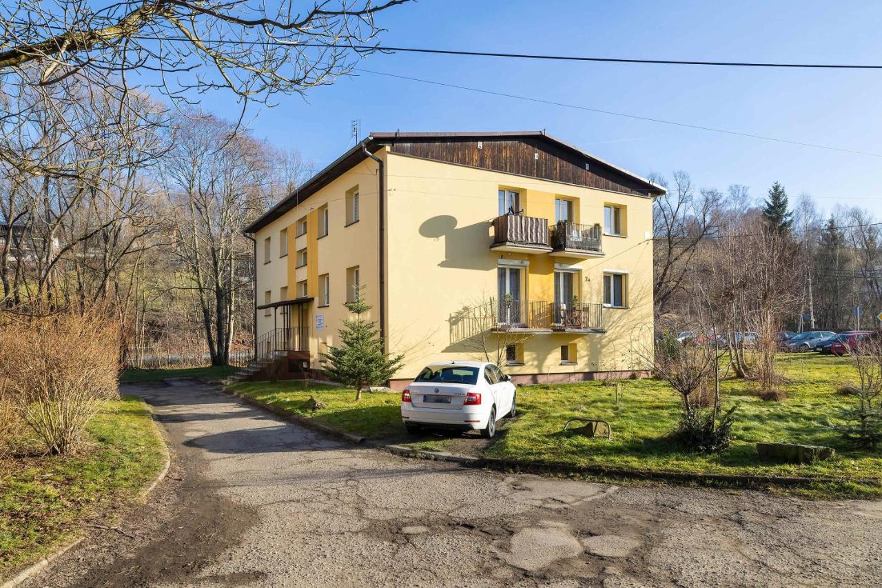 Kolorowy Apartament Reymonta w Wiśle Idealny do Pracy Zdalnej by Noclegi Renters - Chambres d'hôtes Wisła