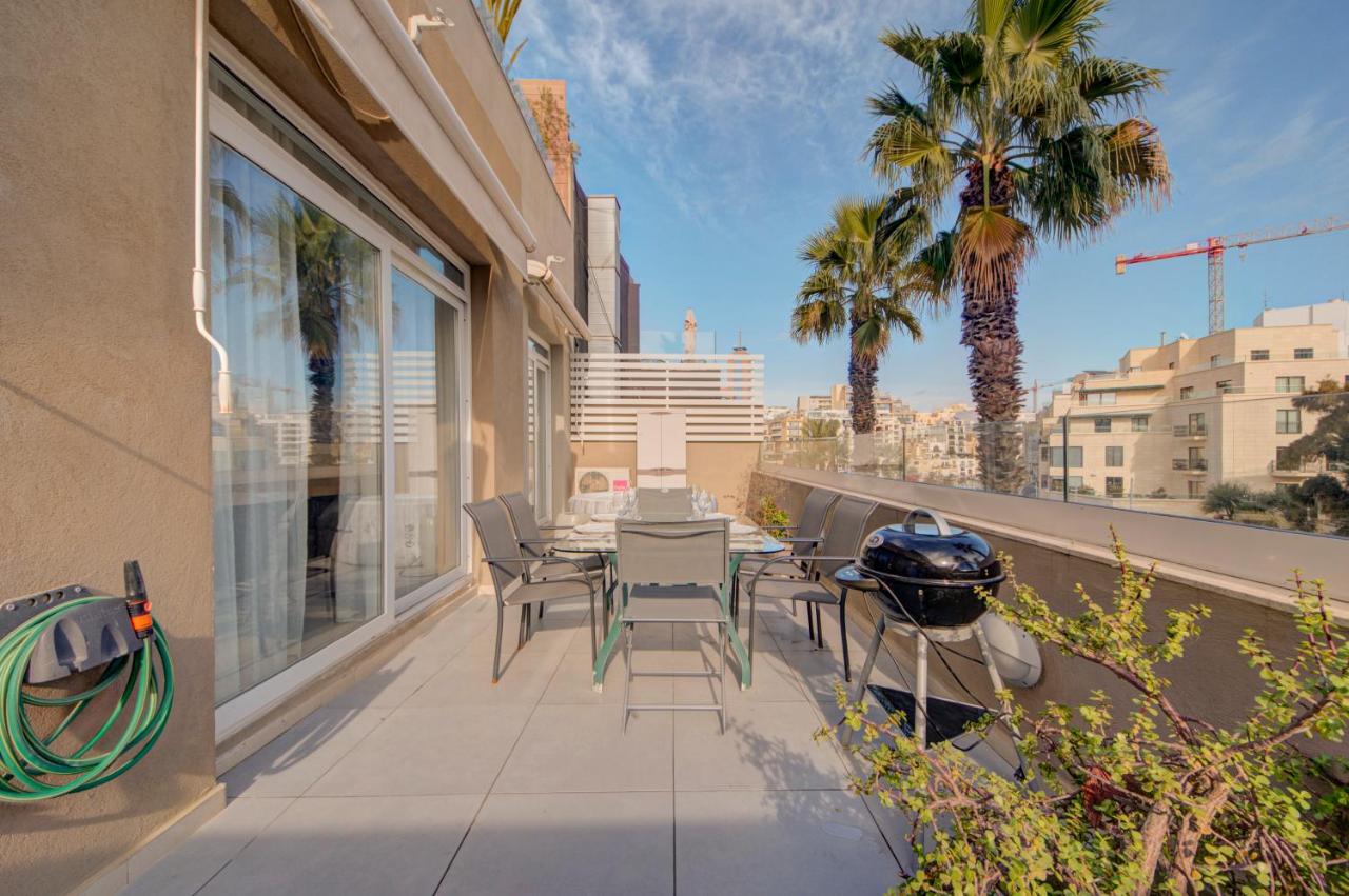 St Julian's 2Br Terrace Suite with Private Jacuzzi - B&B San Julian's