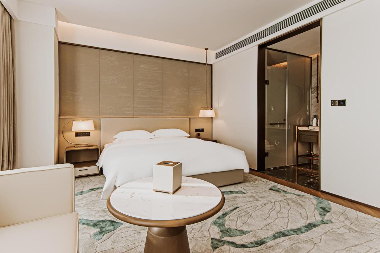 Maison New Century Hotel Huhehaotedong Railway Station