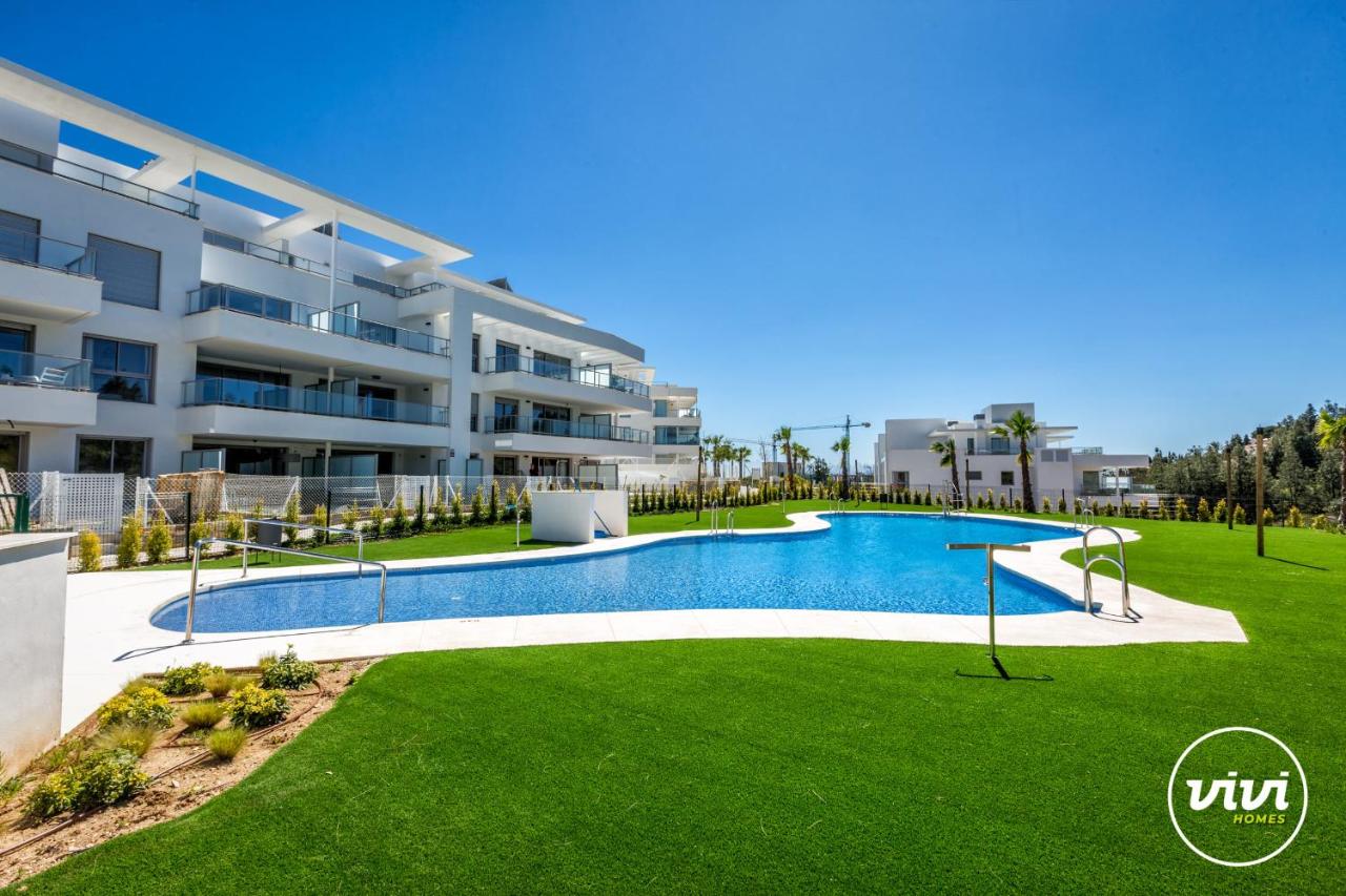 ViVi Homes - Luxor Gym, Pool, Terrace & Beach - Bed and Breakfast Mijas Costa
