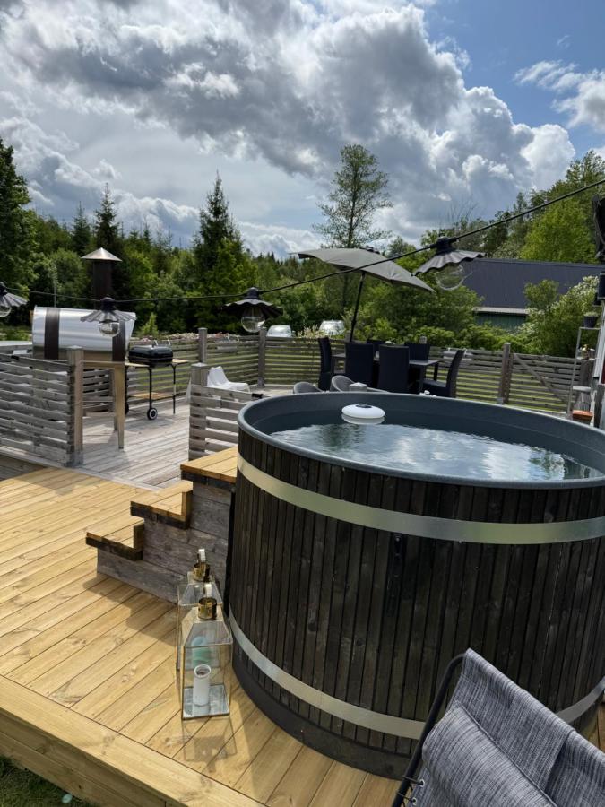 Småländsk stugidyll med vedeldad tunna & pizzaugn - B&B Fälhult