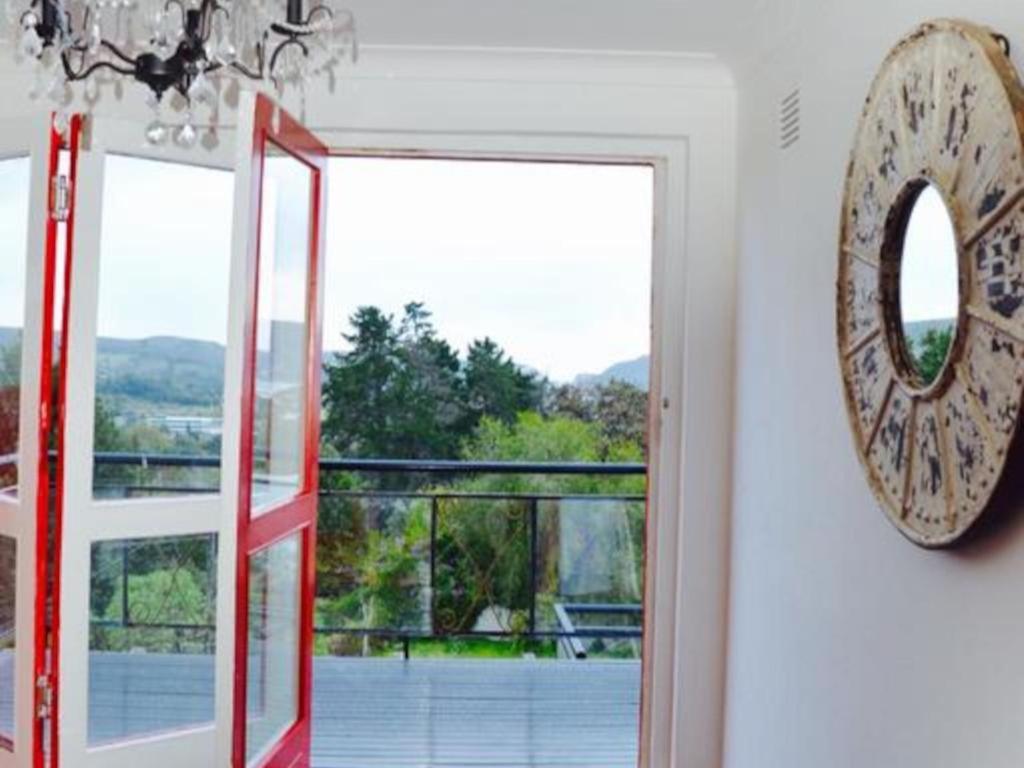 84 Milkwood Drive with Solar Energy - B&B Knysna