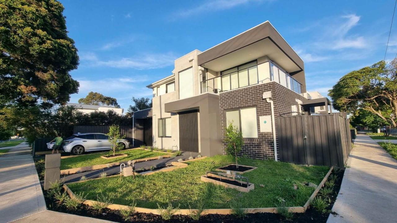 Brand new townhouse in Braybrook - Chambres d’hôtes Berry Park