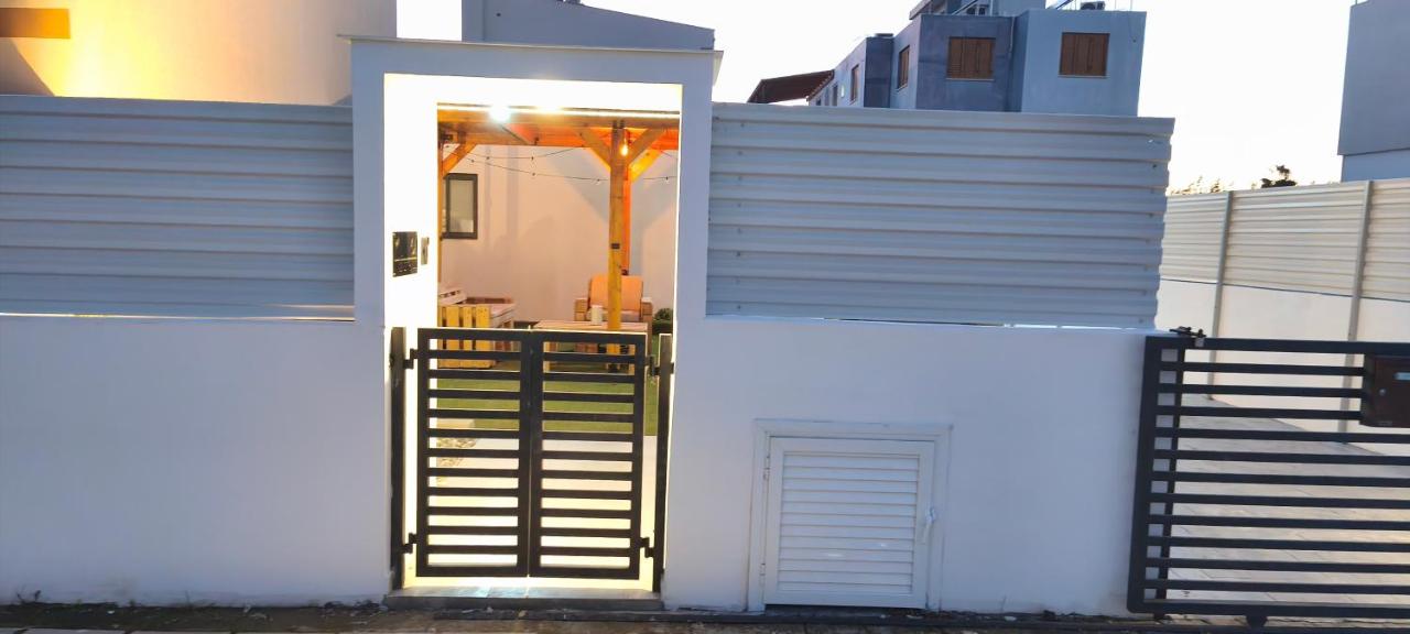 Light garden - B&B Limassol