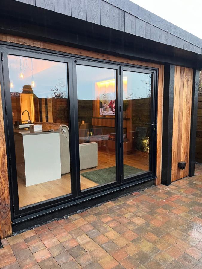 White River Retreats luxury lodges with Private Wood Fired Hot Tub - B&B Chwilog