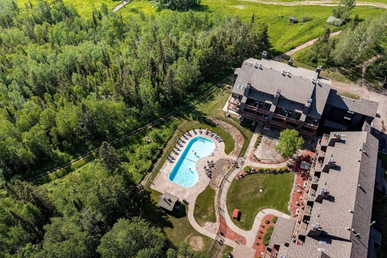 Slopeside North Shore Views | Ski-In/Ski-Out | Hot Tub - Ferienwohnung Lutsen
