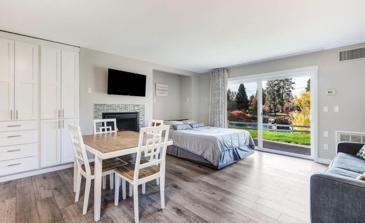 1st Floor Updated Studio incredible river access - Chambres d'hôtes Bend