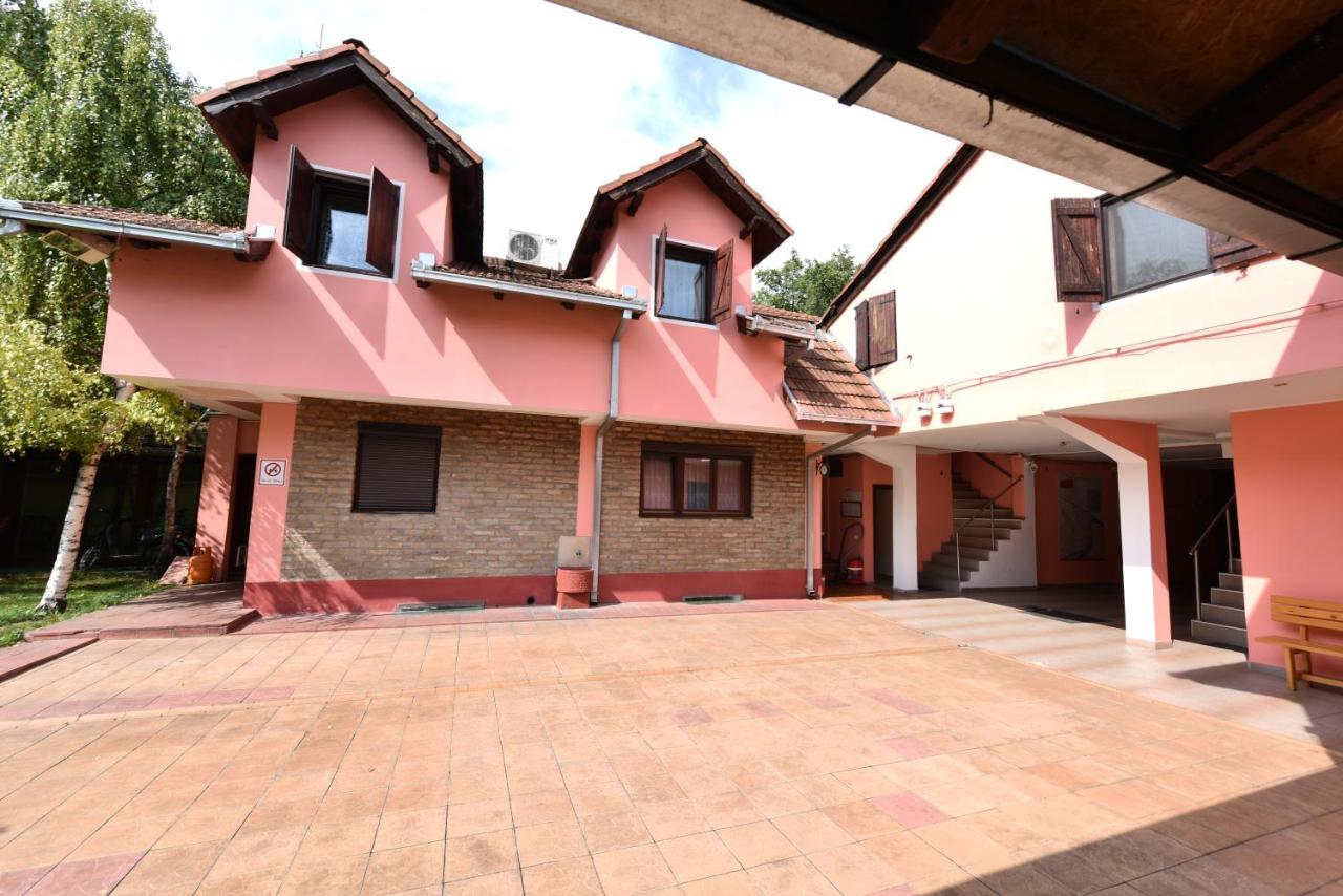 Apartments & Accommodation Stojic - B&B Novi Sad