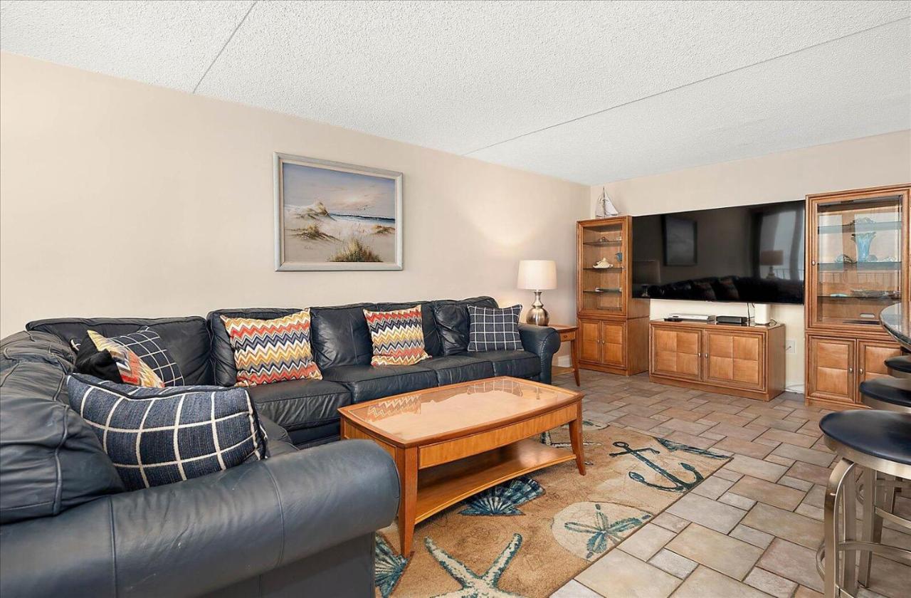 3 Bedroom Direct Oceanfront Condo in Quay with Indoor & Outdoor Pools! - Chambres d'hôtes Ocean City