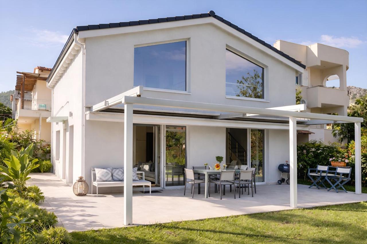 A Homes Greece - Modern Villa with Private Garden Near the Beach - Chambres d’hôtes Néa Mákri