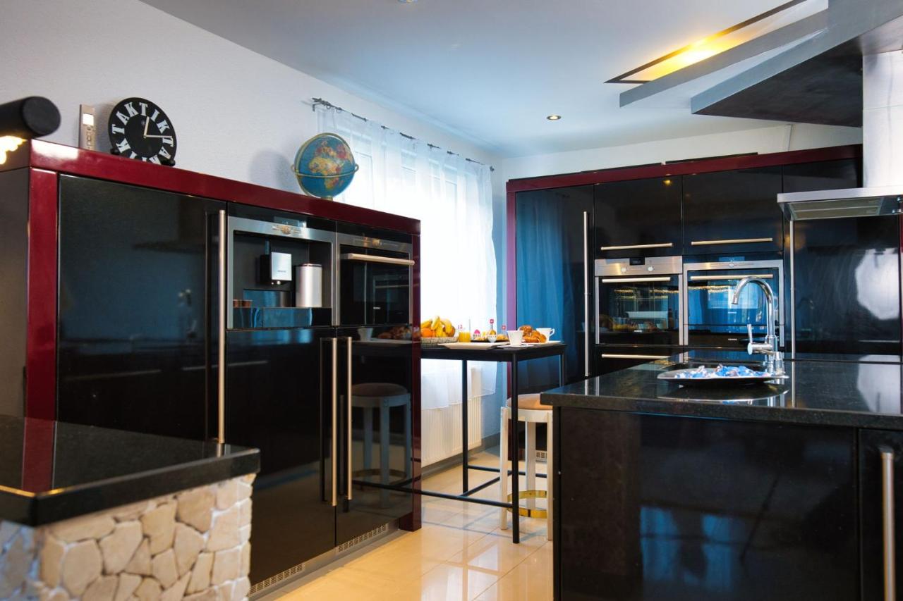 Modern Station Apartment Mhlin - B&B Möhlin