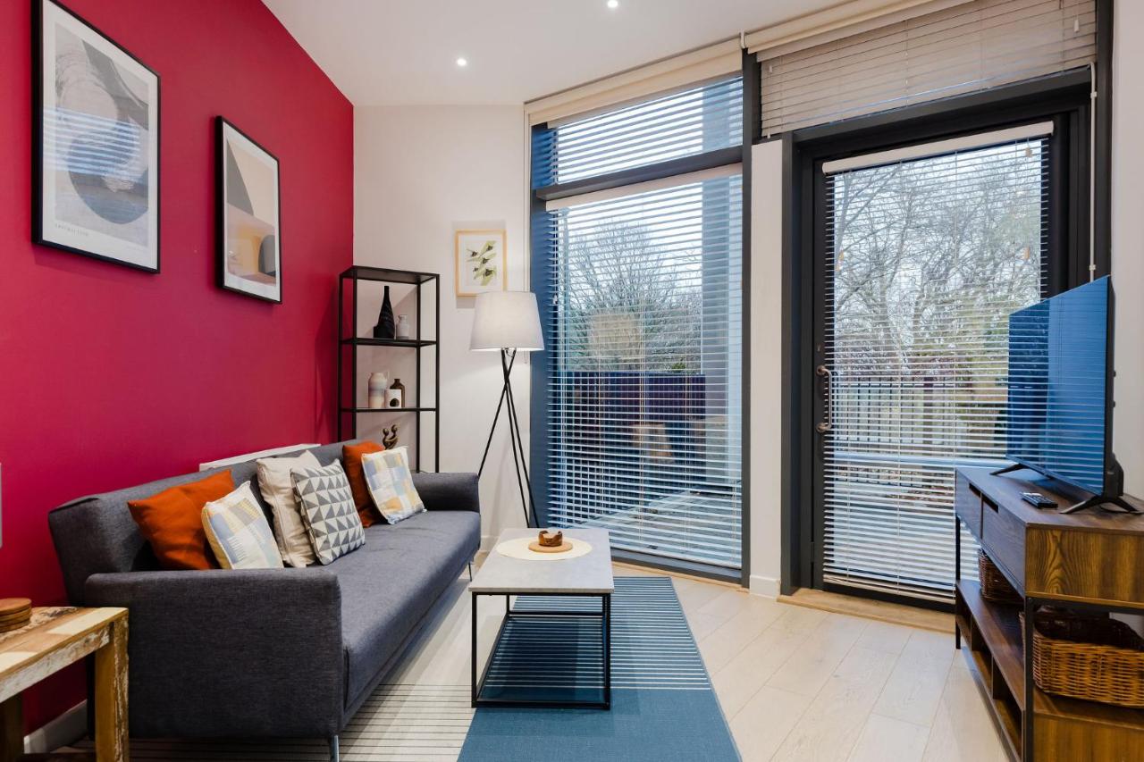 Tasteful 2BDR Canalside Hideaway in Hackney - B&B Londra