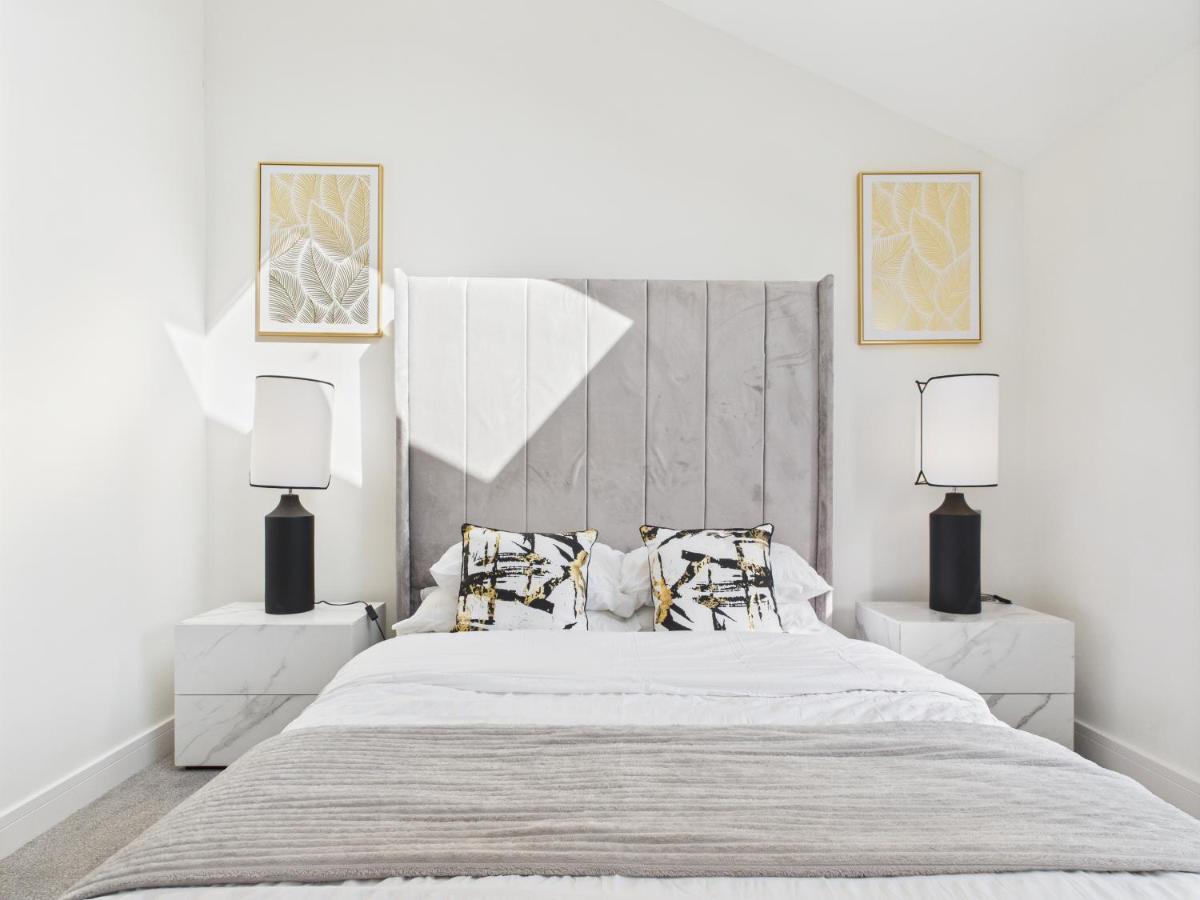 Modern Home • Walk to Town • Garden w/ Log Fire - B&B Royal Tunbridge Wells