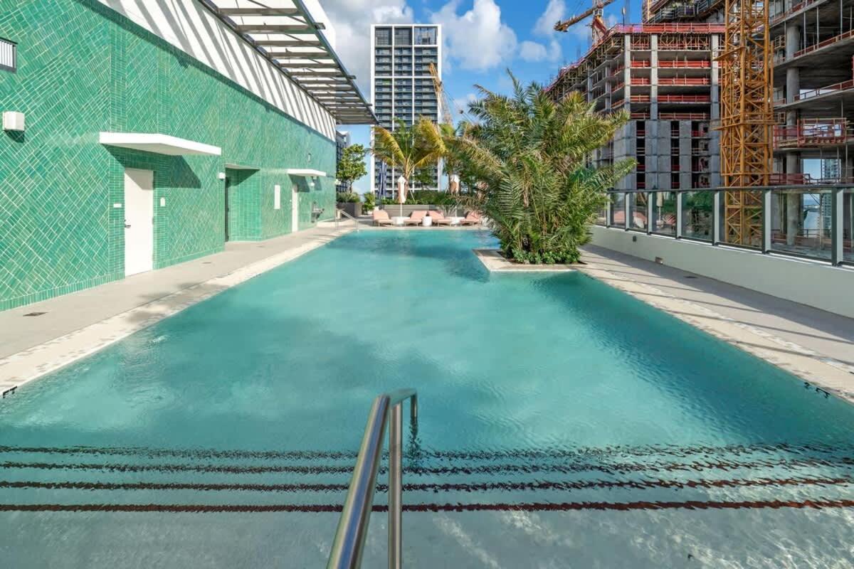 The Crosby Luxury Studio w Balcony & Rooftop Pool - B&B Miami