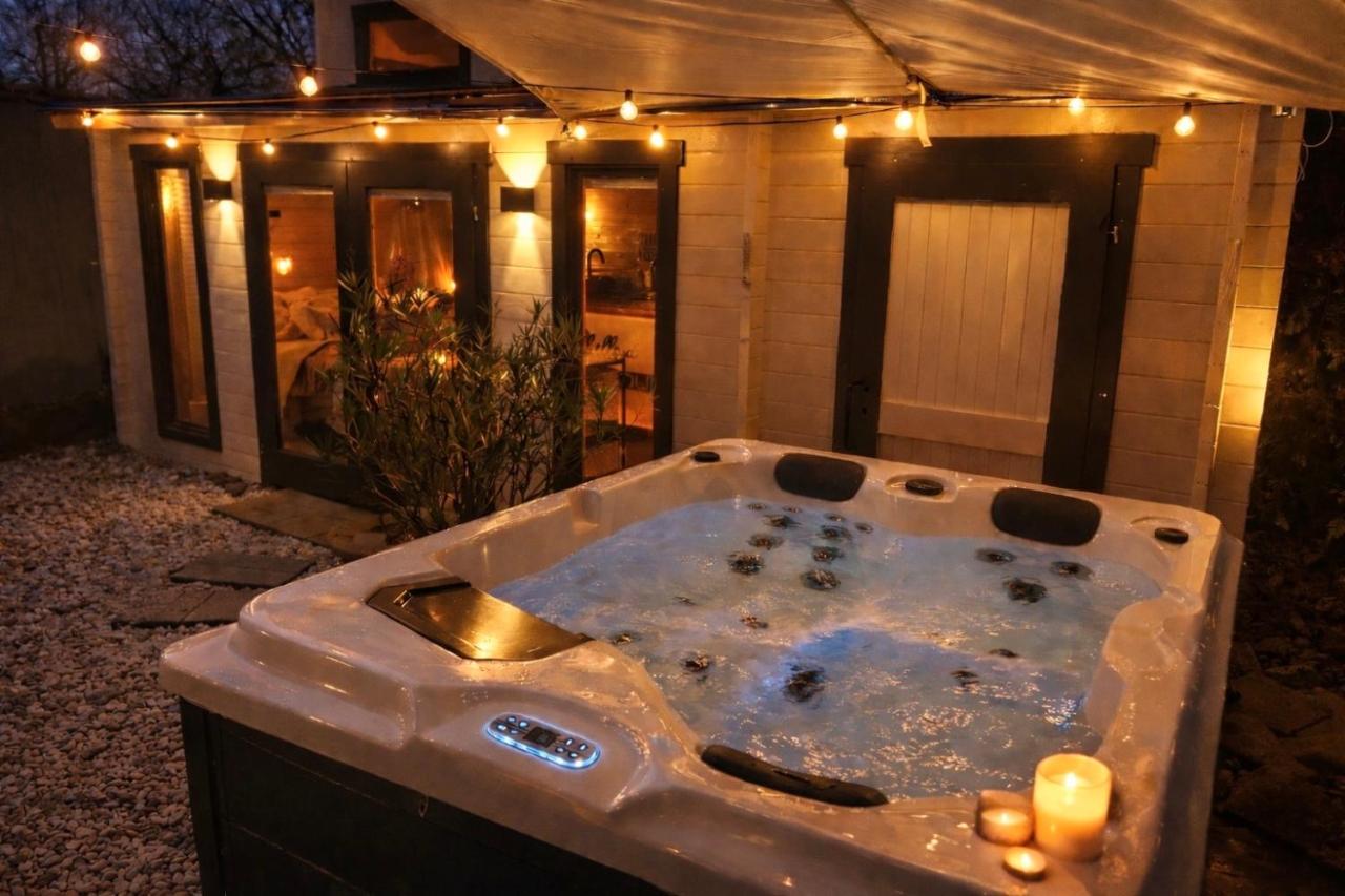 Wellness Ferienwohnung mit Sauna, Massagen, Spa, beheizbarem Whirlpool bei Leipzig - B&B Pomssen