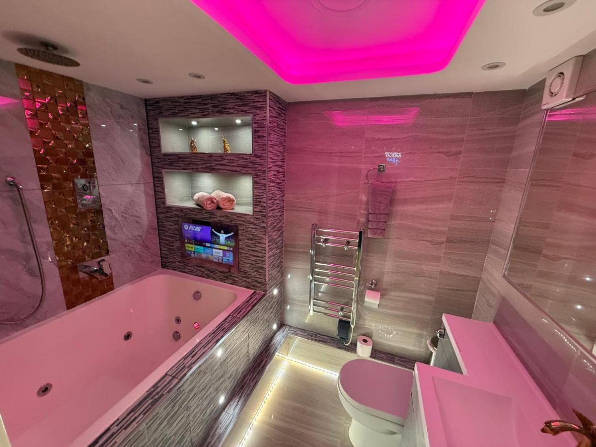 Studio with Spa Bath