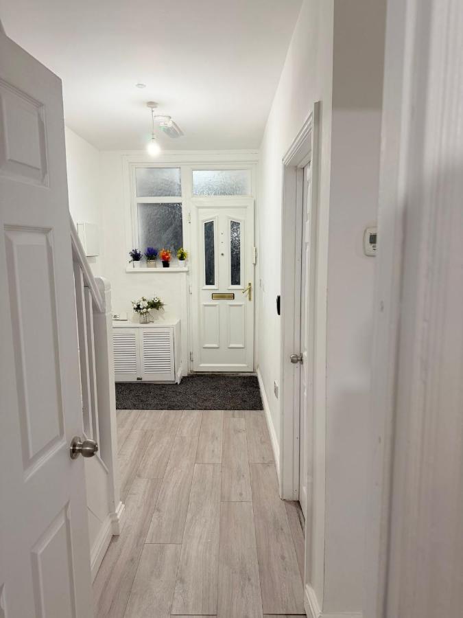 The COSY CORNER, less than a mile from Luton town centre and a mile away from Luton Airport - B&B Luton