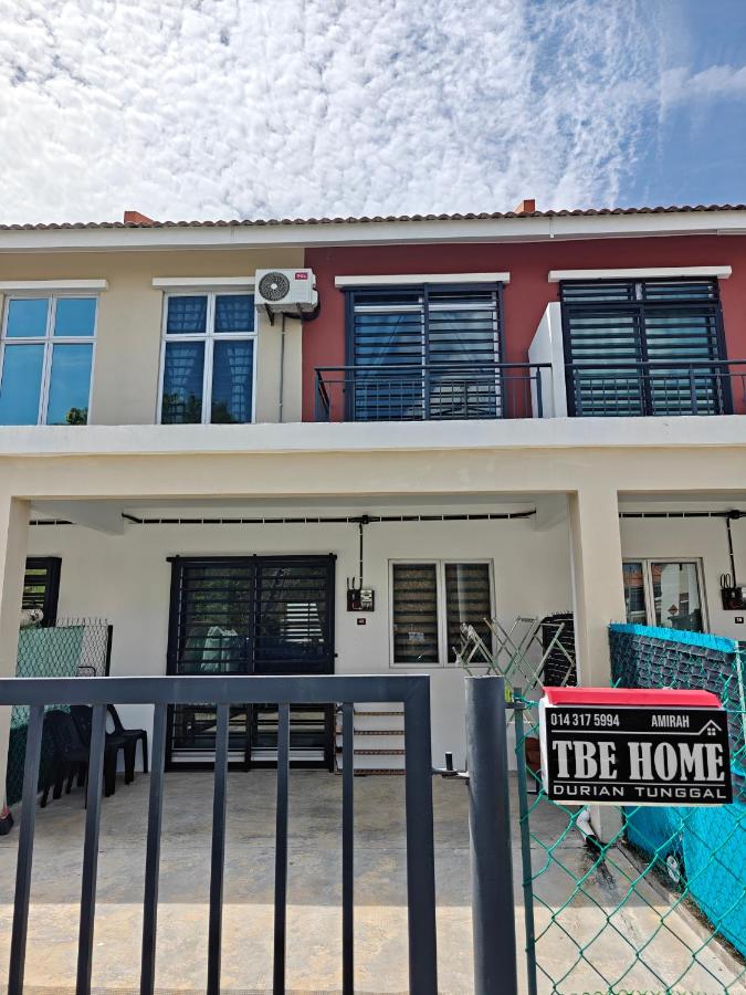 TBE Home - Durian Tunggal - B&B Kampung Ayer Resam