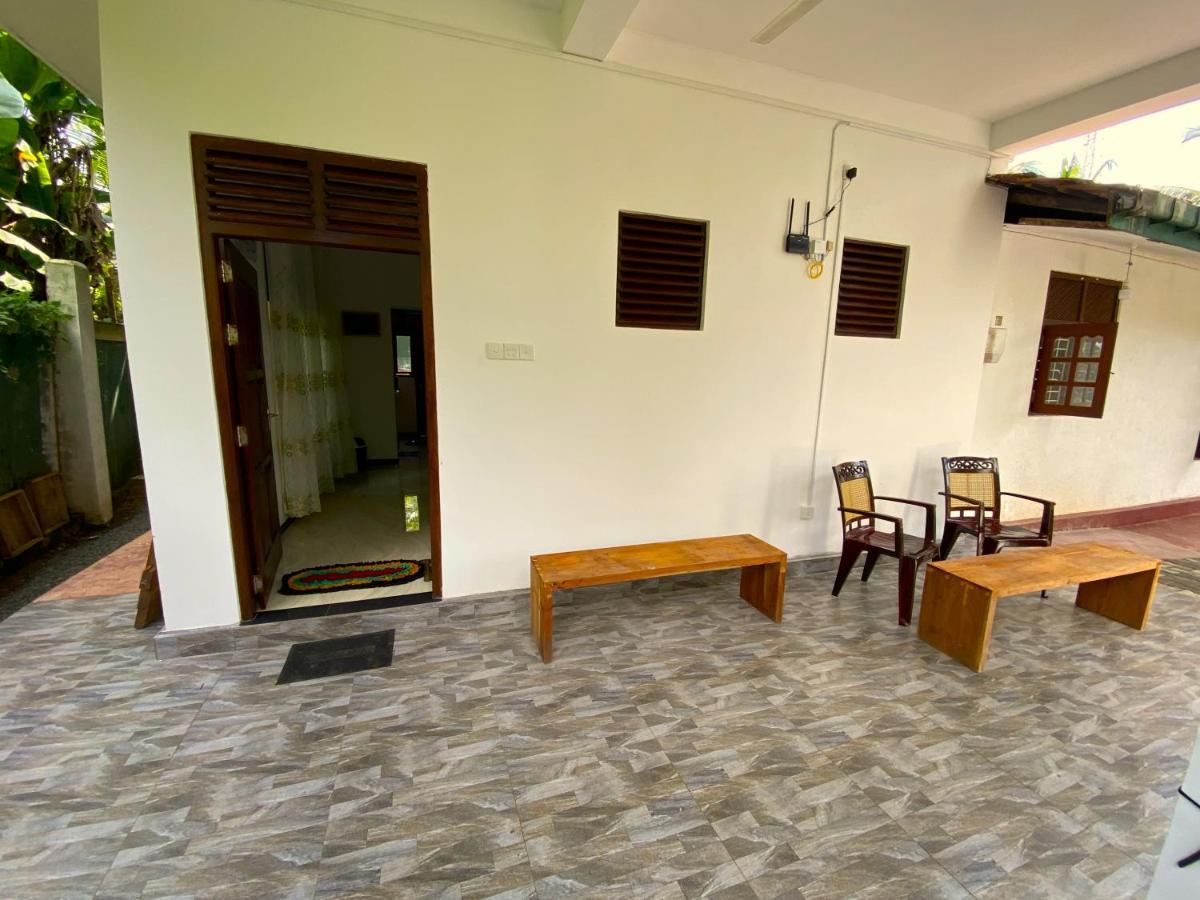 Green Calm Villa - Bed and Breakfast Kamburugamuwa