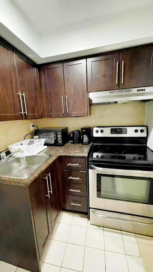 Zimmer mit Kingsize-Bett