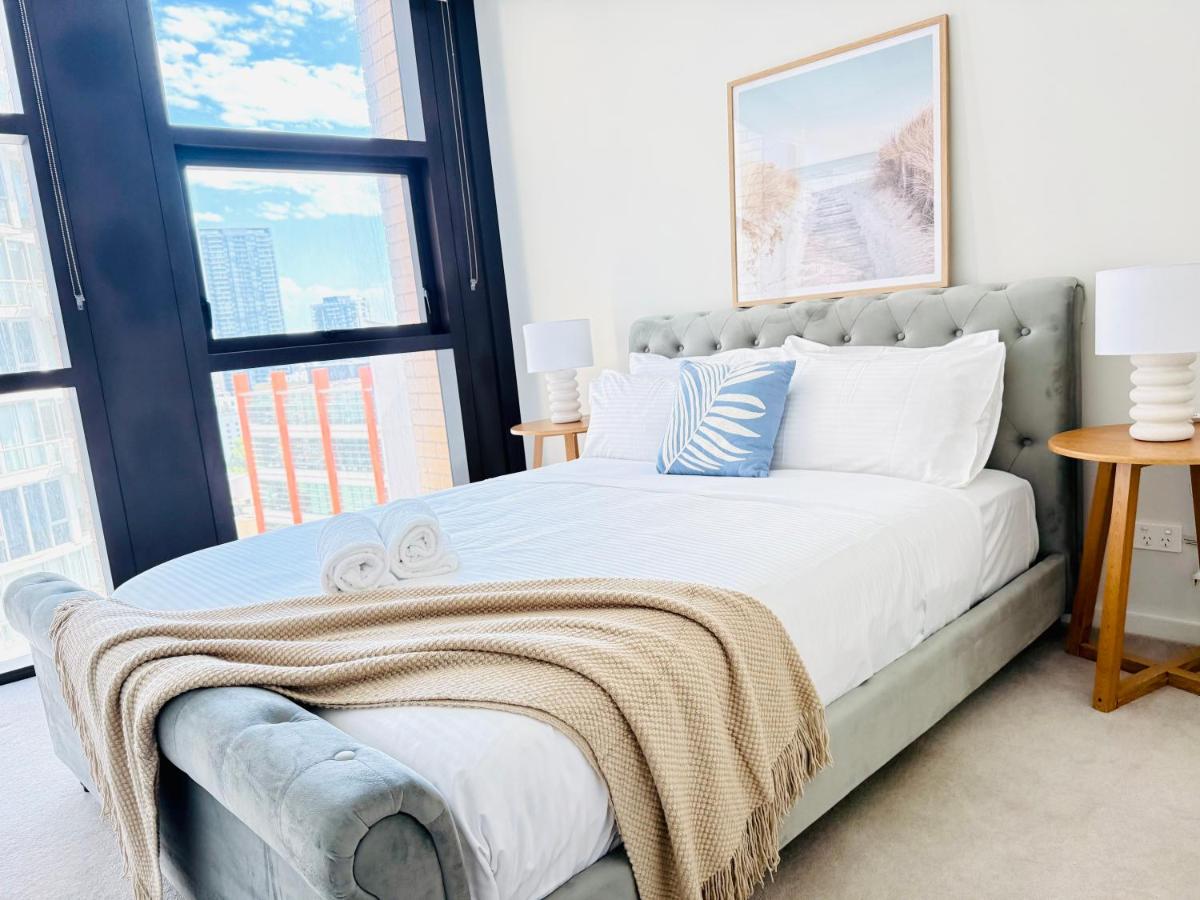 Sydney CBD Stylish 2BR2Bath Condo with Pool Gym -1 - B&B Sídney