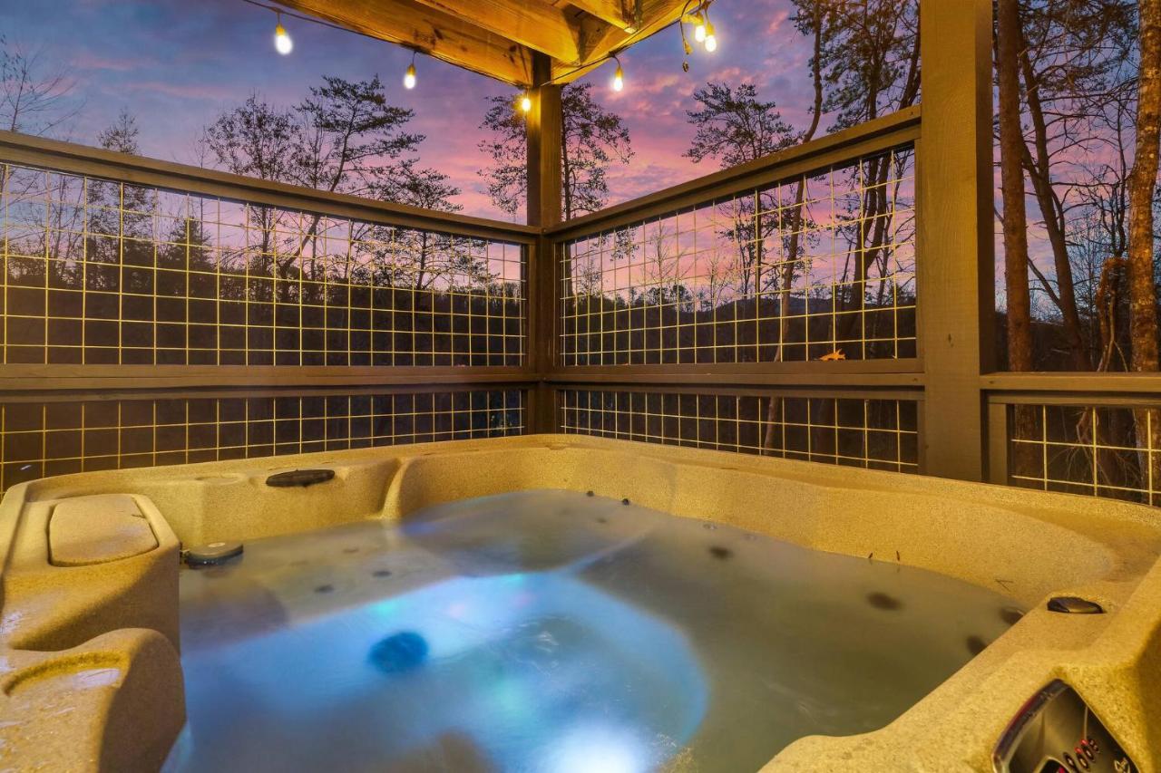 Brand New Cabin-Mountain Views-Hot Tub-Fire Pit-Games - B&B Sevierville