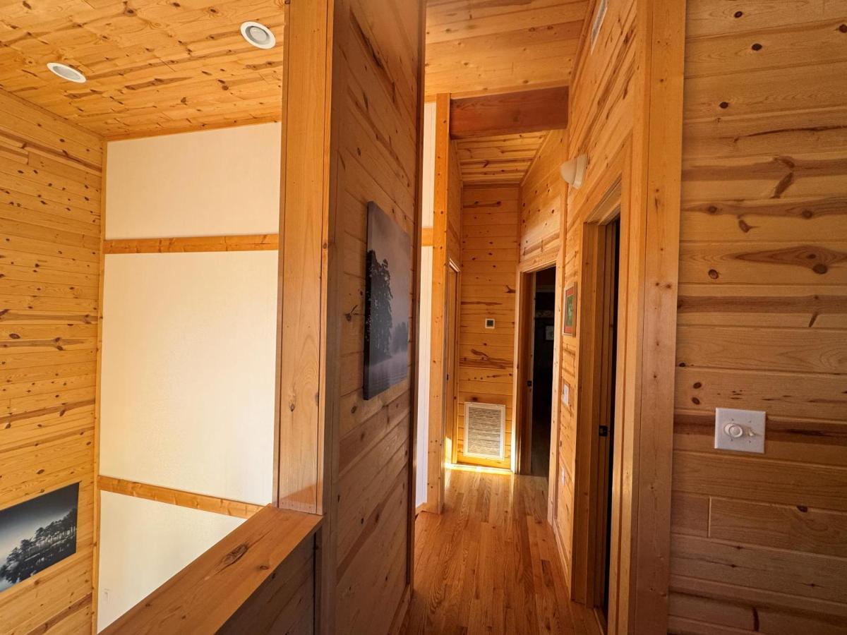 Hickory Ridge - HotTub - GSMNP, NOC, Train and Fontana Lake - B&B Almond