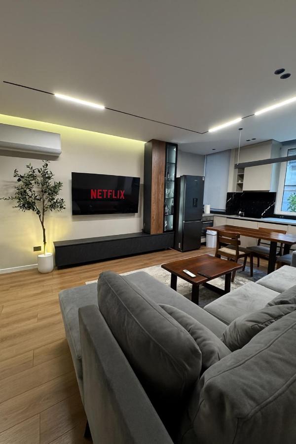 Urban21 Luxury 2 Bedroom Apartment - Chambres d'hôtes Tirana
