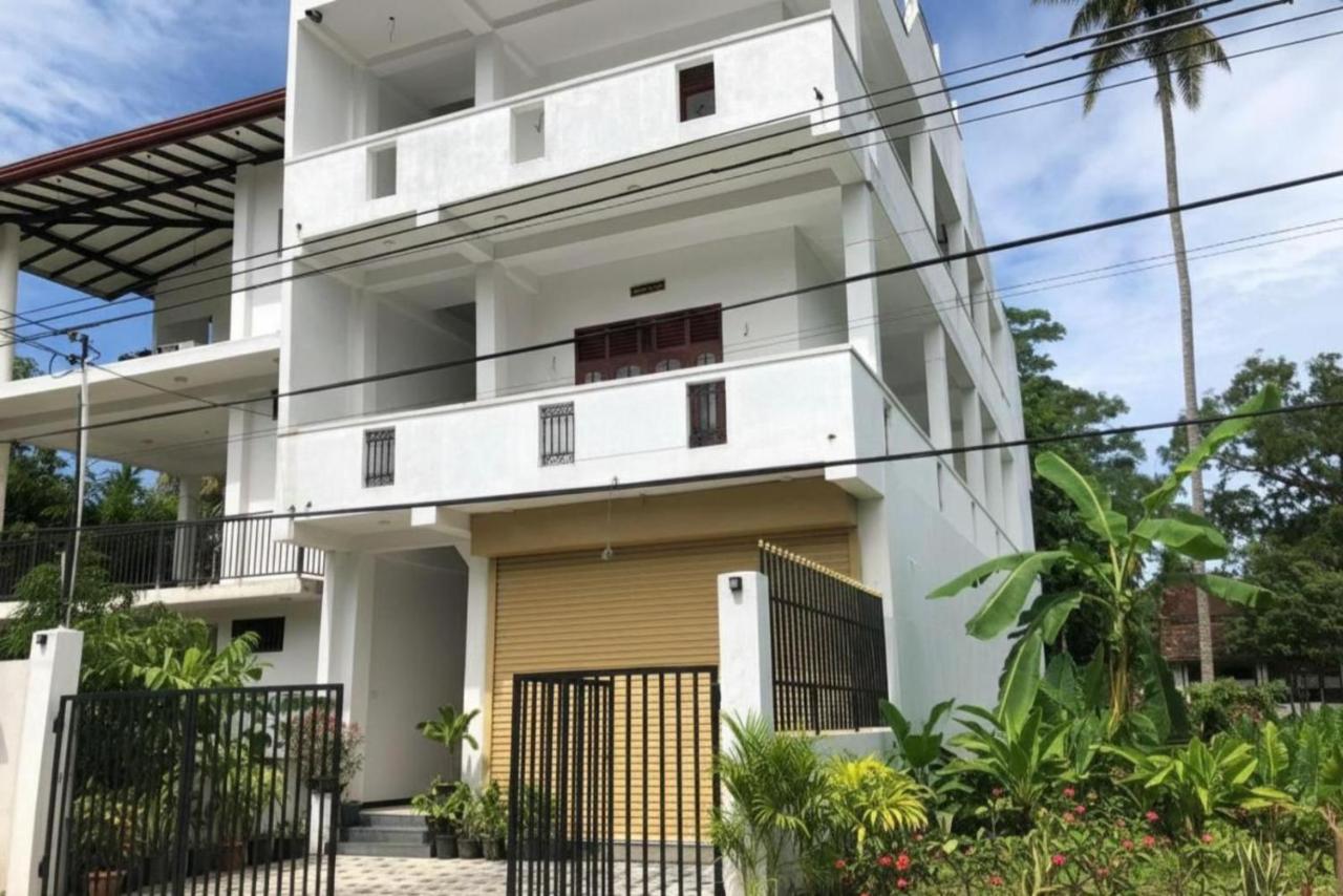 Naraa Villa - B&B Ahangama