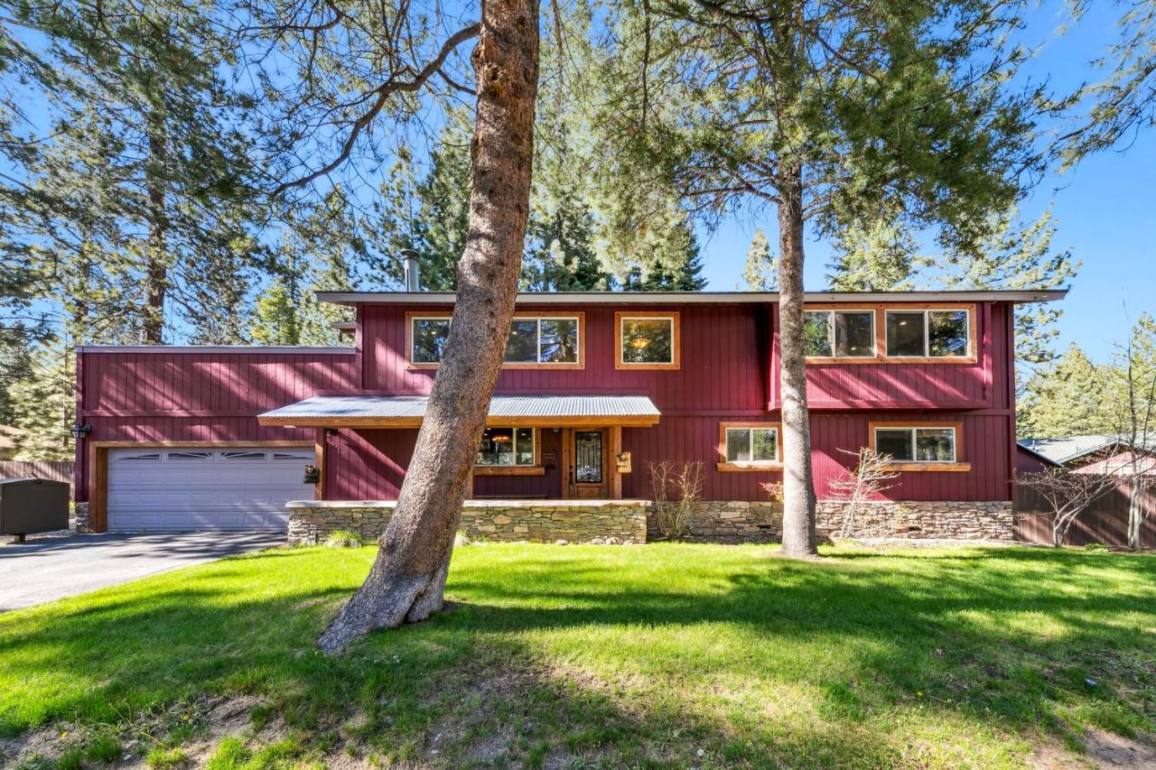 Tahoe Cabin - Hot Tub, Fire Pit, Pool Table, 12Min to Heavenly - perfect for friends, families, pets - Chambres d'hôtes South Lake Tahoe