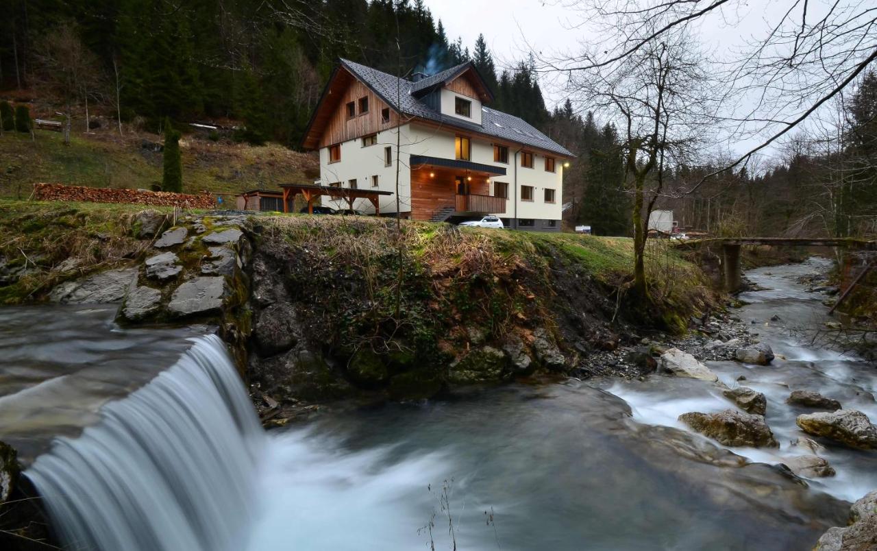 Apartmaji nad potokom - B&B Železniki