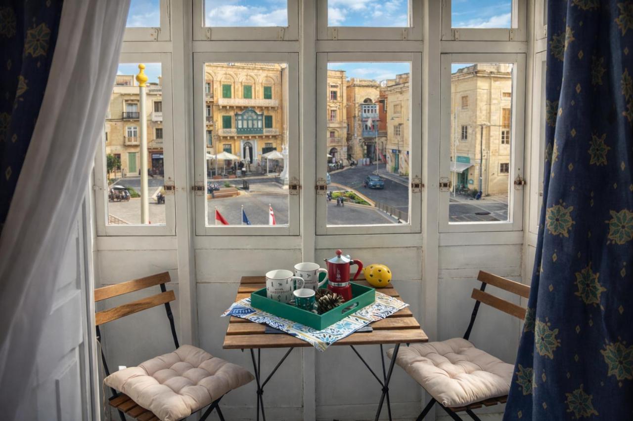 Birgu Square Townhouse, Rooftop & 3 Bathrooms - Bed and Breakfast Vittoriosa