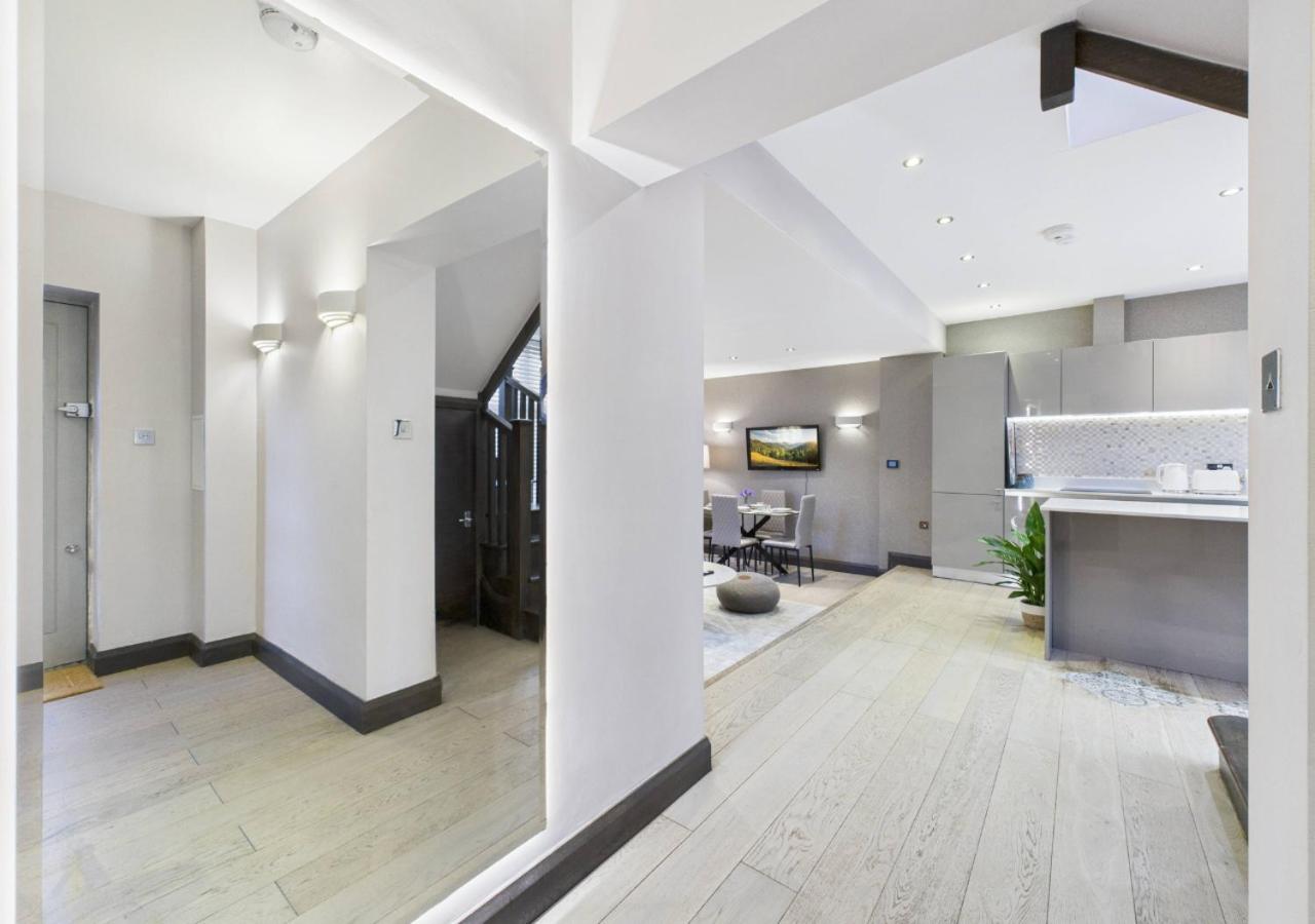 Stylish Mews House, Private Garden, Sleeps 4, Central Location - B&B Twickenham